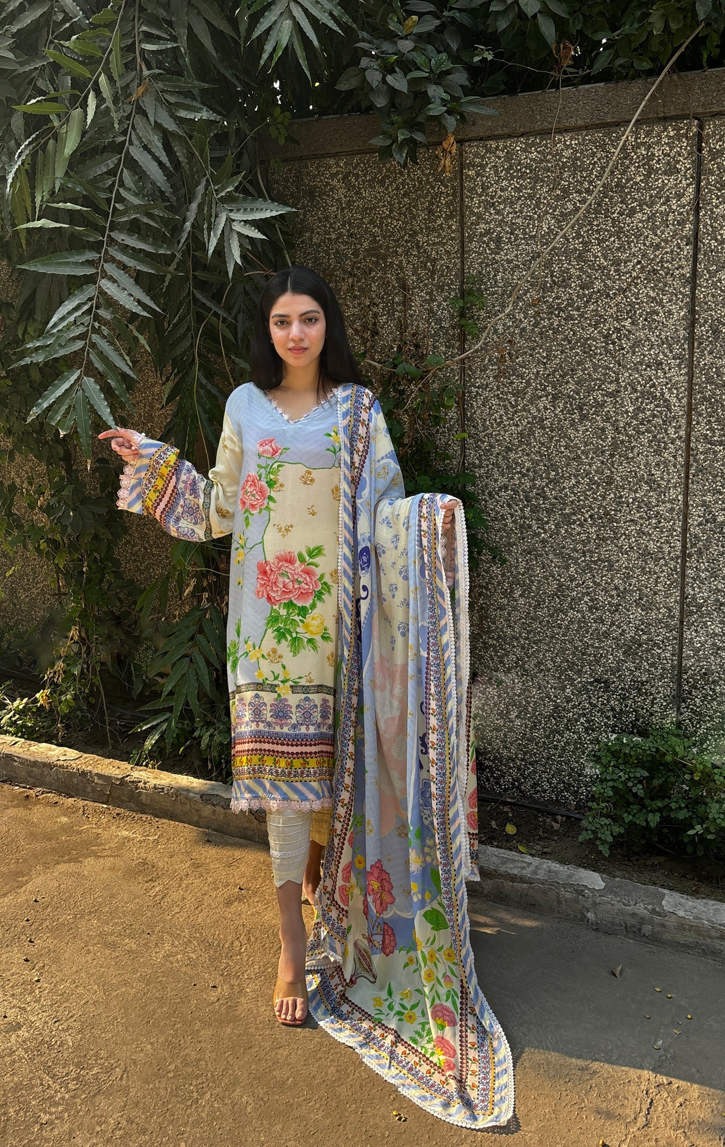 Yukta in Mia Suit Set